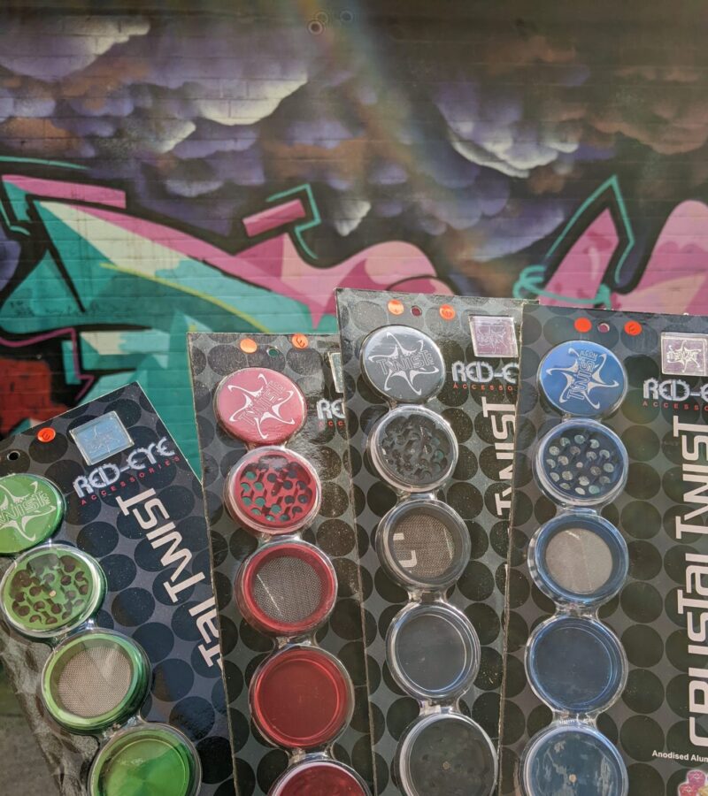 Red-Eye Crystal Twist 5 Part Herb Grinder 40mm outdoors product shot