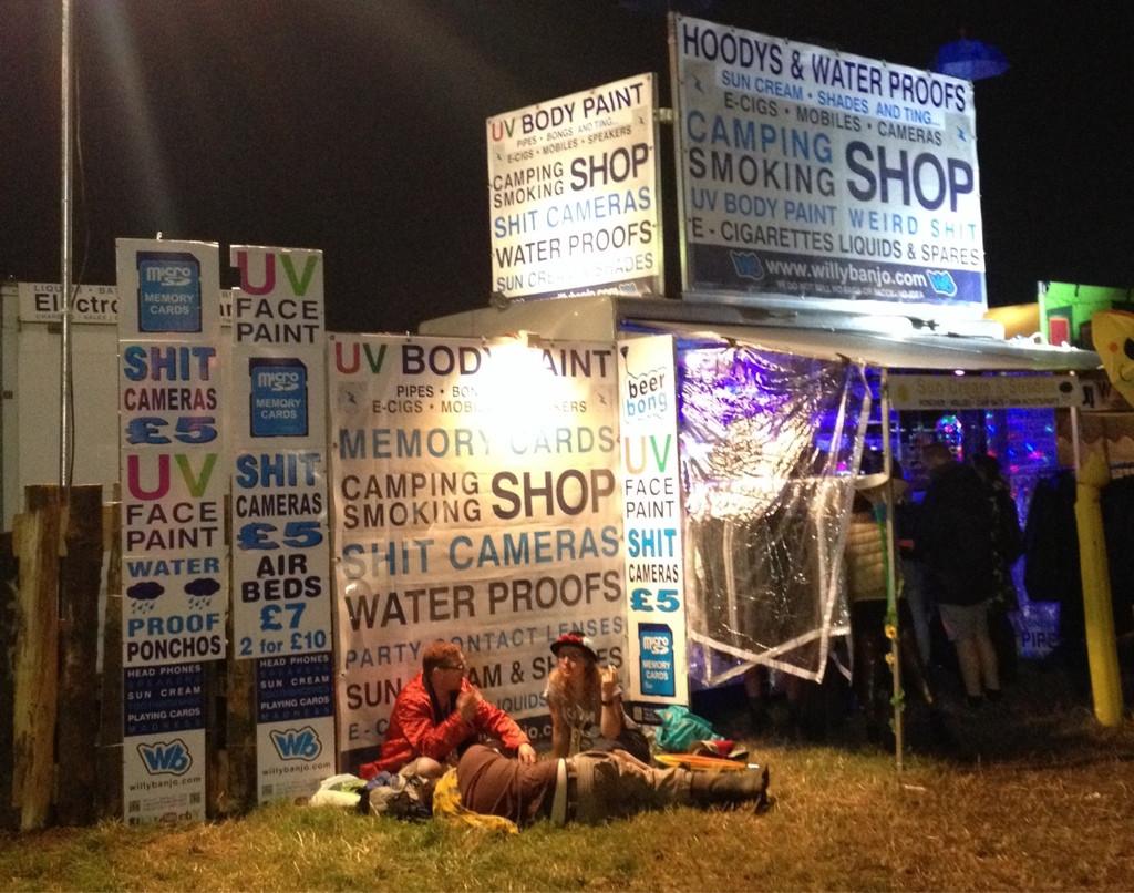 Willy Banjo Glastonbury stall at night